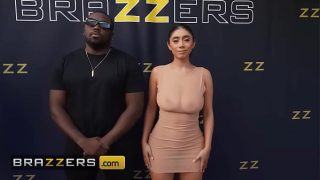 Brazzers – Violet Myers Colok Memeknya Buat Paparazi