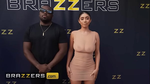 Brazzers – Violet Myers Colok Memeknya Buat Paparazi
