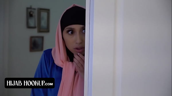 Bokep Cewek Cantik Berhijab Pantat Montok Digenjot Gurunya Yang Horny Sampe Muncrat.