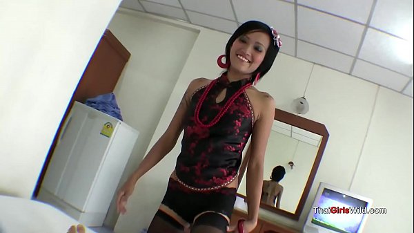 Tepuk Tangan Meriah Buat Cewek Thailand Yang Lagi Nge-gebangin Kontol Gila-gilaan