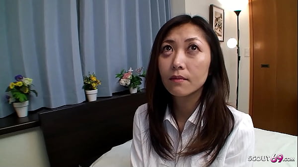 Ibu Tiri Tua Jepang Goda Anaknya Buat Ngewe Sampe Crot Di Dalem, Bokep Jepang Polos.