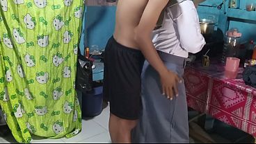 Ngentot Adik Ipar Di Dapur, Pas Mau Berangkat Sekolah, Makin Basah Lihat Seragam.
