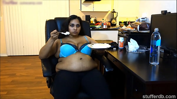 Desi Rose Ngiler Ngeliat Pie, Siap Digoyang-goyangin!