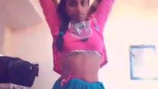 Bhabhi Desi Gaon Ki Nangi Selfie Video, Garam Mausam Mein Badan Dikhaya