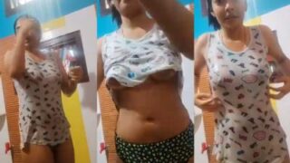 Desi Cewek Bugil Buka-bukaan, Mandi Sambil Crot Di Video Mms