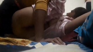 Tonton Video Mesum Sang Tuan Tanah Ngewein Penyewa Ceweknya Dengan Gaya Keras Dan Erotis