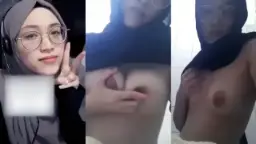 Ukhti Berkacamata Sengaja Pamer Belahan Dada Yang Menggoda.