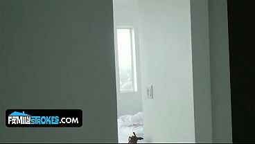 Gila, Si Tiri Pirang Montok Daisy Stone Digebukin Sampe Crot Sama Abang Tiri Bejat