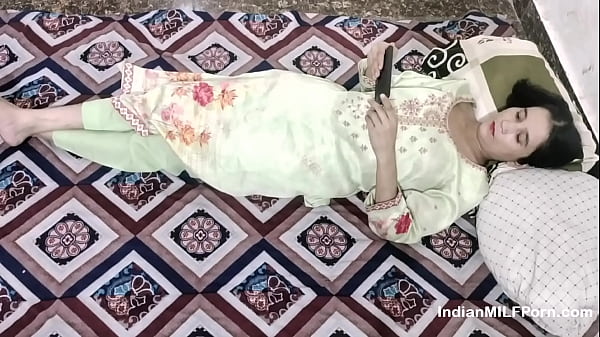 Cewek India Ngintip Bokep Di Hp, Digocok Keras Sama Kakak Tiri – Suara Hindi