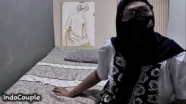 Istri Montok Indo Lagi Nikmatin Kontol Pacar Gelap Di Lubang Belakang