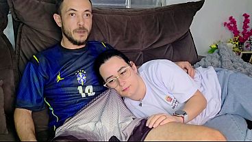 Kakak Tiri Digoda Adik Tiri Sambil Nonton Bola, Makin Panas Pas Brasil Main