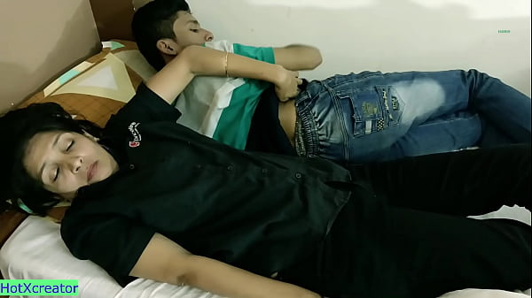Berbagi Ranjang Sama Kakak Tiri! Ngentot Panas Banget Pake Suara Hindi Bikin Makin Erotis.