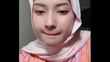 Jilbab Live, Goyang Basah Bikin Makin Panas