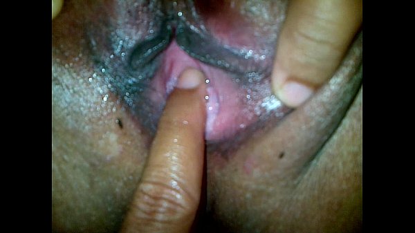 Mami Indonesia, Pantat Gede Dan Memek Basah Kena Colok Empat Jari, Digenjot Keras Sampai Meraung.